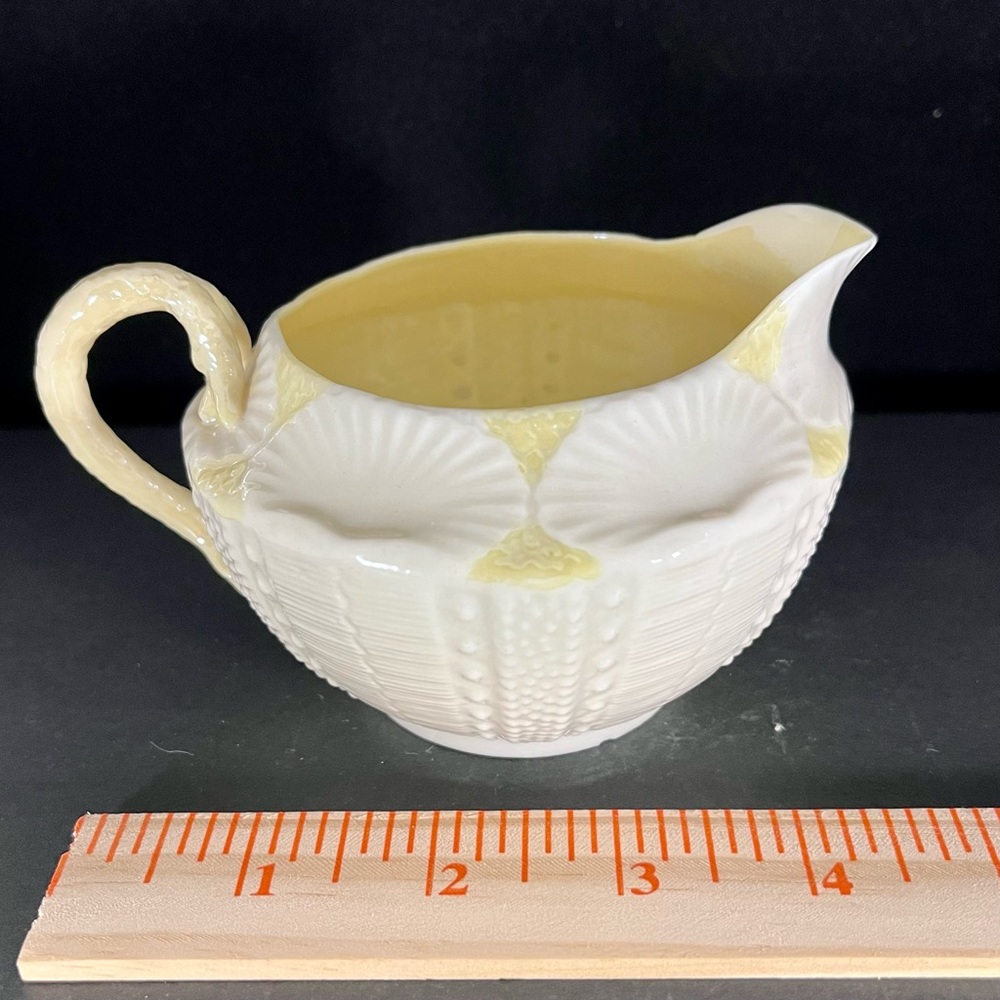 Vintage 4th Mark 1946-1955 Ireland Belleek Yellow Luster Limpet Creamer‎ Pitcher
